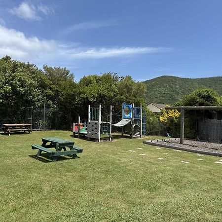 Picton'S Waikawa Bay Holiday Park Hotel Exterior photo