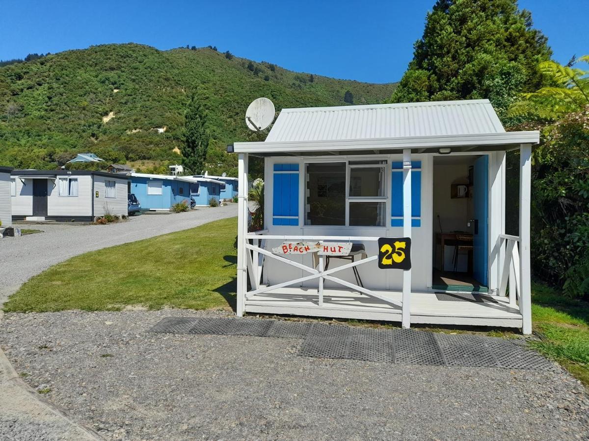 Picton'S Waikawa Bay Holiday Park Hotel Exterior photo