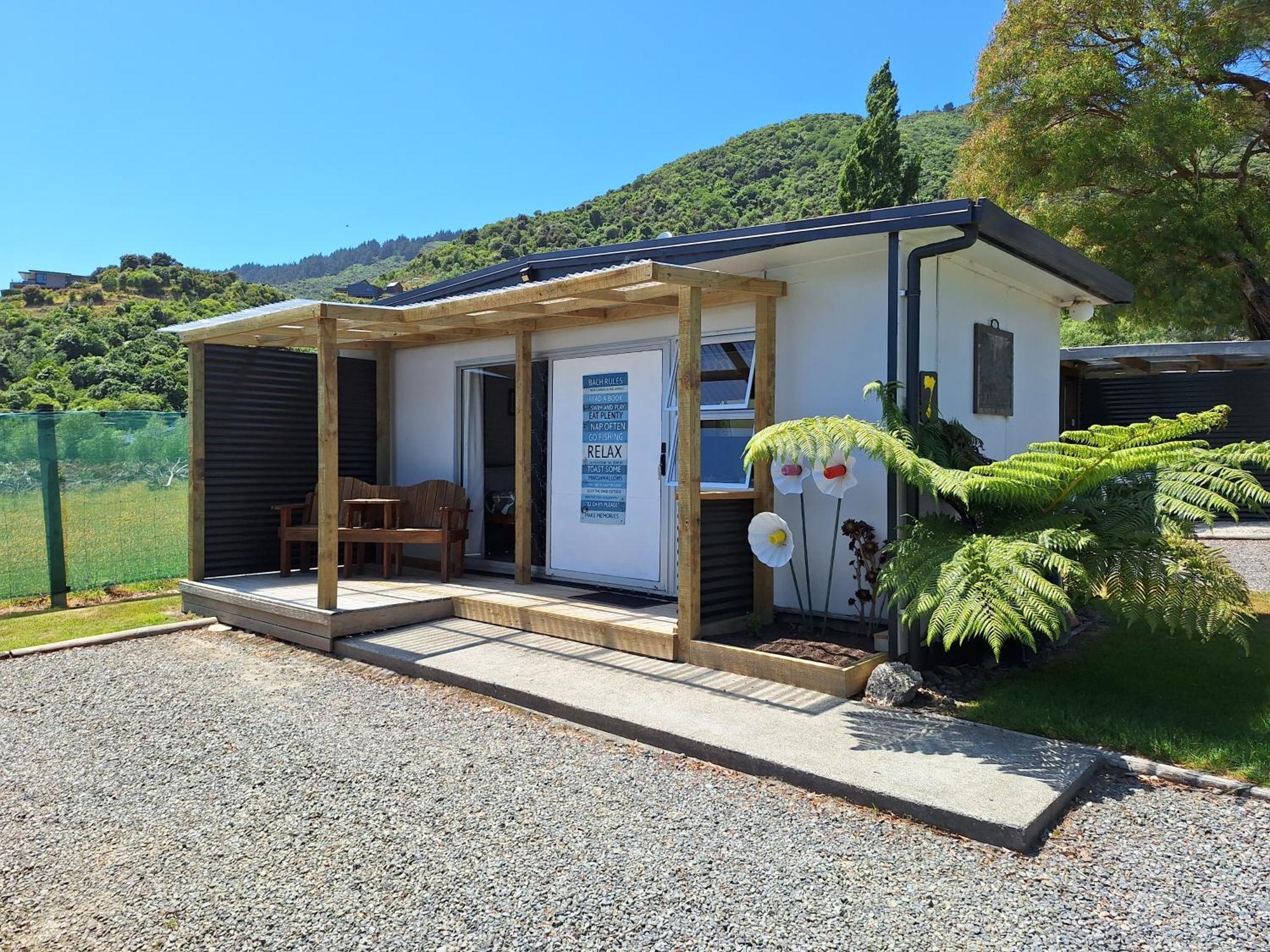 Picton'S Waikawa Bay Holiday Park Hotel Exterior photo